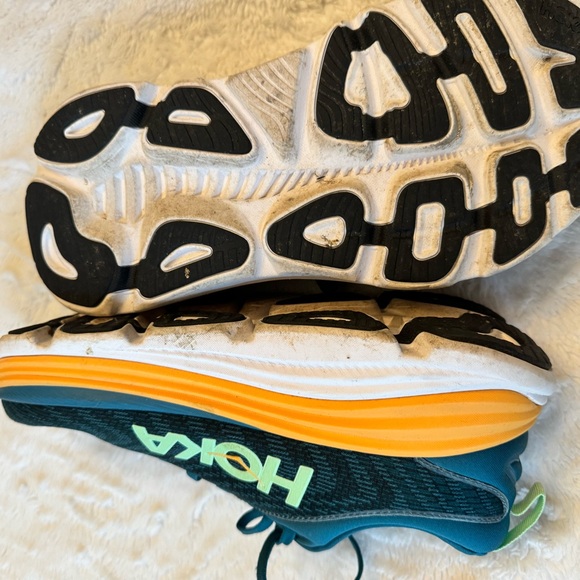 Men’s Hoka. Like new Hoka size 9.5. Gaviota 5. - Picture 3 of 6